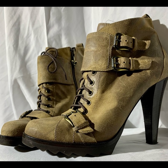 Donald J. Pliner leather heeled boots . - Picture 7 of 10